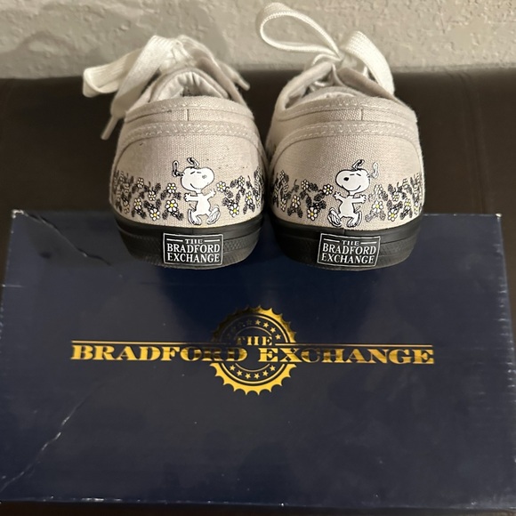 PEANUTS "Happiness Is Friendship" Women's Sneakers - Picture 5 of 5